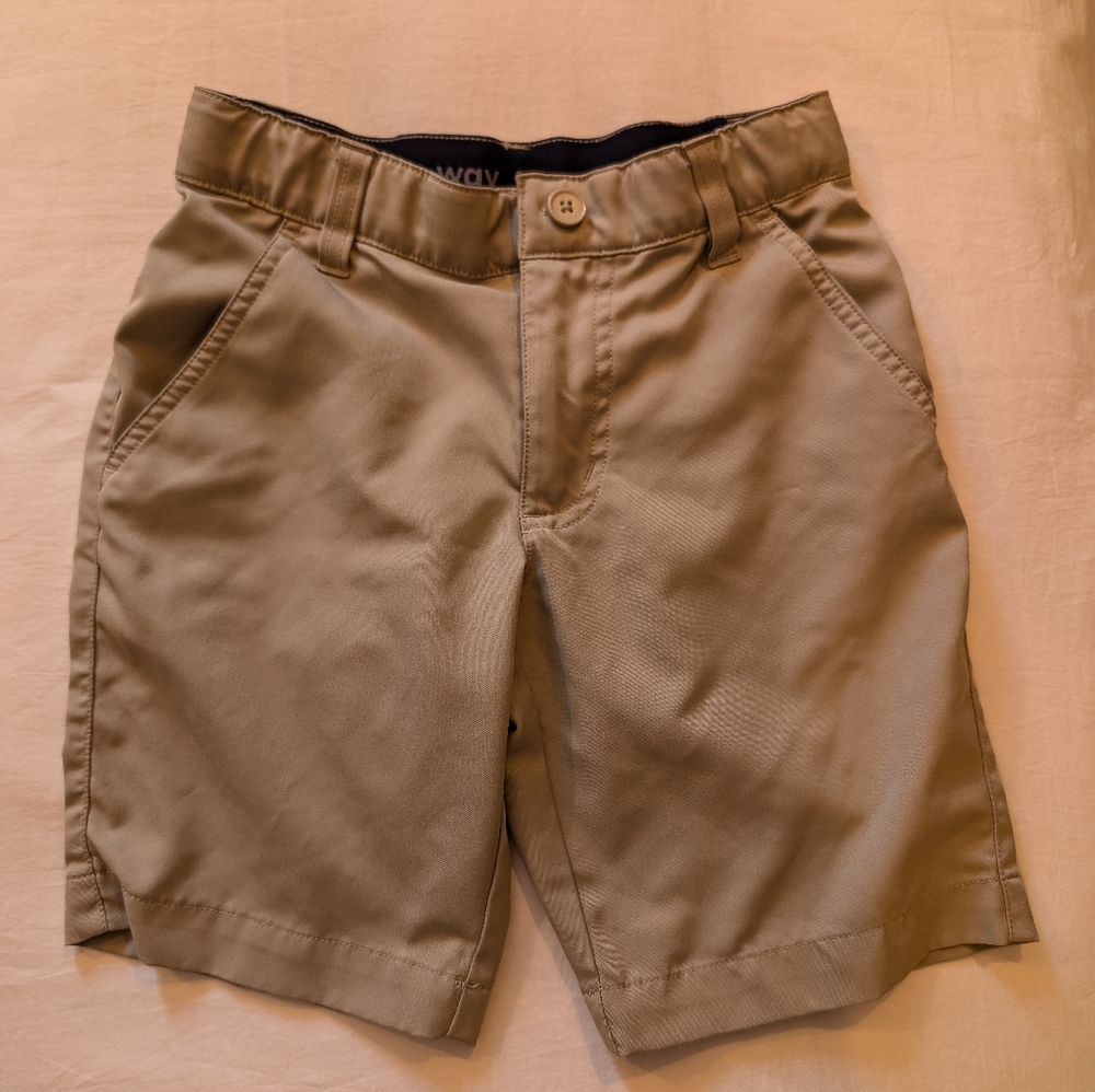 Set of boys casual shorts in size 8. One pair in navy and the other tan - Picture 3 of 3